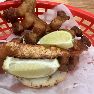 Chicharron Con Arepa