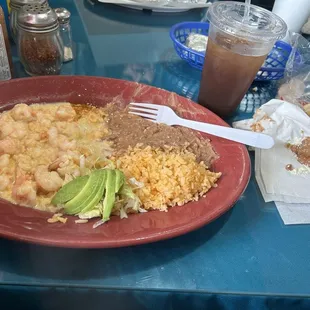 Camarones al mojo de ajo (beans w/cheese on the napkin)
