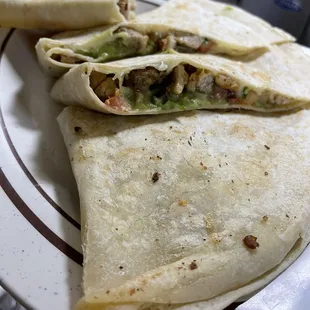 Quesadilla pollo asado with mashed avocado and pico de gallo (white cheese only)