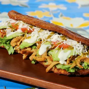 Patacon de poyo
House made grilled chik'n green plantain sandwich.