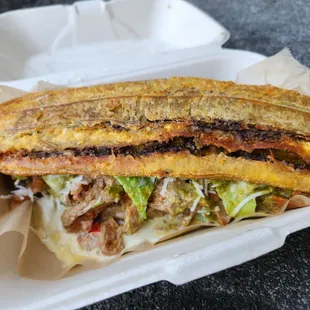 Patacon de Carne Mechada