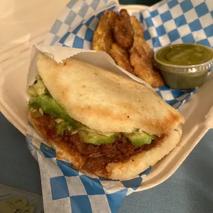 Arepa de Carne Mechada