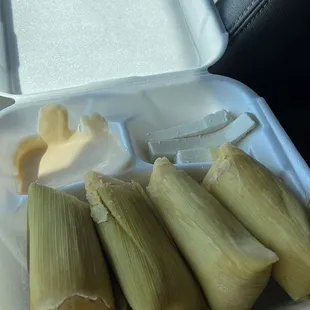 4 tamales de elotes