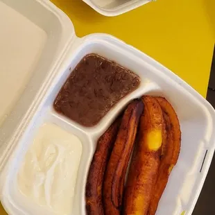 12587. Platano Frito con Frijoles y Crema 12589. Tamales de Gallina o Puerco