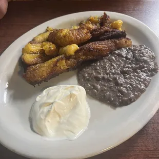 Plantain frito with sour cream and beans