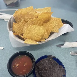 Chips and salsa w black beans