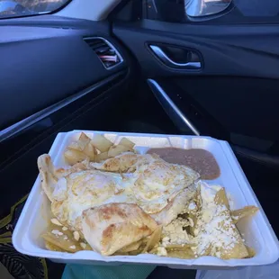 Chilaquiles House con dos juevos y pollo! Chilaquiles with eggs and chicken!!!