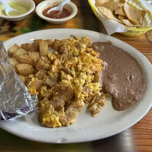 Huevos con Chicharrones