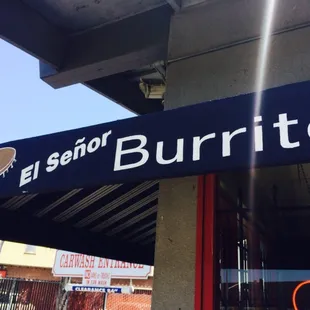 the entrance to el senor burrito
