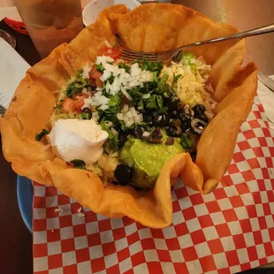 Taco salad with asada