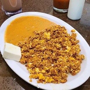 Chorizo con huevo y frijoles de puerco