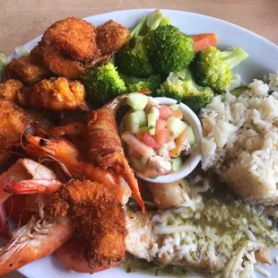 Looks are definitely not deceiving at this restaurant. The seafood is as good as it looks folks. De nada