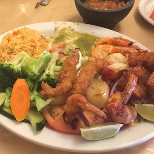 served baked fish with their green sauce, cooked prawns, bacon wrapped prawns, scallops, steamed veggies and their Mexican rice