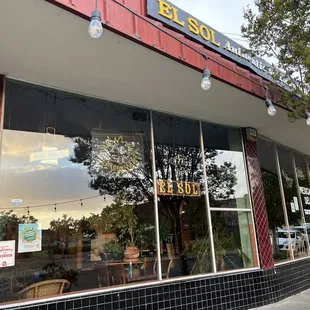 the outside of a restaurant