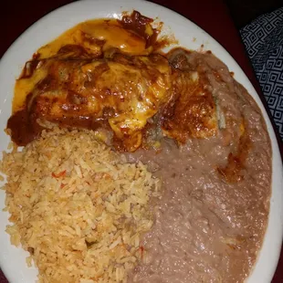 a plate of mexican food