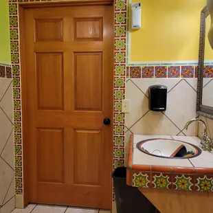 SUPER clean bathrooms!!