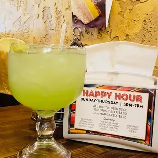 a margarita with a slice of lime