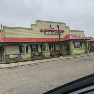 the outside of a restaurant