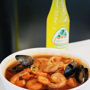 Rico caldo de camarón
