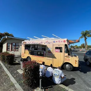 Location is on a 76 gas station (gillynova)