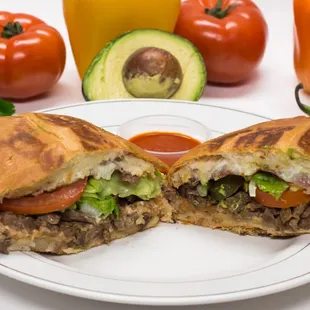 torta mexican bread choice of meat ( steak ,chicken, pork,mexican sausage lengua) with onion,tomatoe, lettuce, jalapenos, mayonaisse,chesse,
