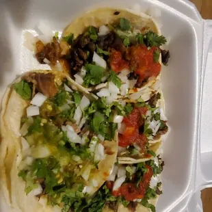 2 asada,  1 pastor,  1 carnitas
