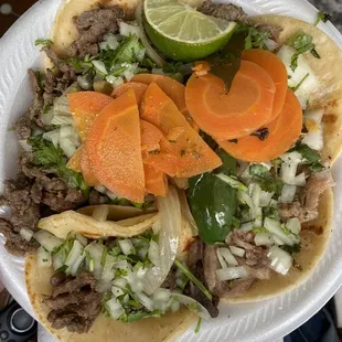 Carnitas and asada tacos (5 taco plate, $7)