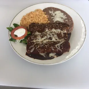 Mole enchiladas