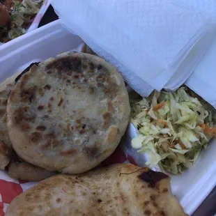 Pupusas de Frijol y de Chicharron