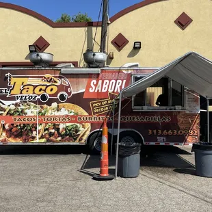 The food truck. Really clean and neat. Behind the truck there is a restaurant, so you have an option to eat there. I