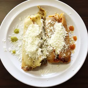 Tamales! Tamales! Accompañados con café o champurrado. De piña, pollo y puerco, preparados o simples.