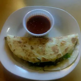 Monterrey jack cheese quesadilla with seasoned bisteak, flour tortilla, onions, cilantro, and red salsa.