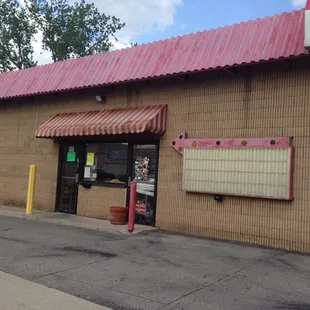 Don't be fooled. This is the entrance.