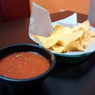 Complementary chips and salsa