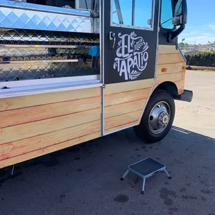 El tap food truck on palm ave