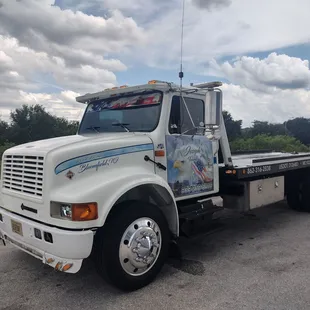 Joseph towing flatbed service Lock out jump start 862-316-2838