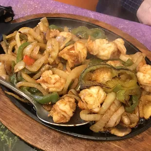 Sizzling shrimp fajita