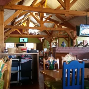 No one here..... can't get anyone to cash me out.....bleh