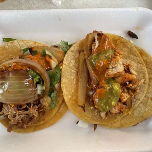 Tacos de pollo, tacos de carnitas