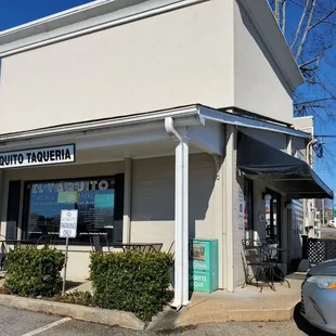 the outside of a restaurant