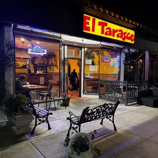 the outside of the restaurant