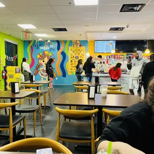 Full house! Customers kept coming in...ON A WEDNESDAY