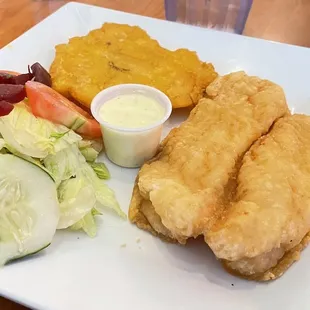 Filete Corvina con ensalada