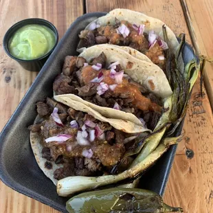 Tacos de asada en tortilla de harina sonorense