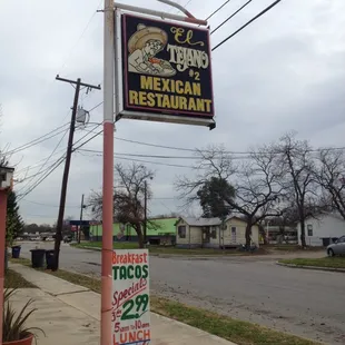 a sign for el tejano mexican restaurant