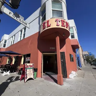 Front entrance. Classic!