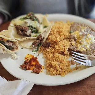 Carnitas lunch plate.
