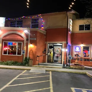 Tequileños please do NOT SPEND money here . Service is horrible and my kids can cook better