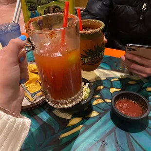 Pacífico michelada y cantarito