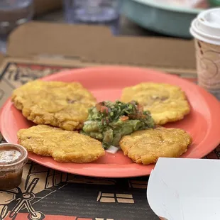 Tostones y guac